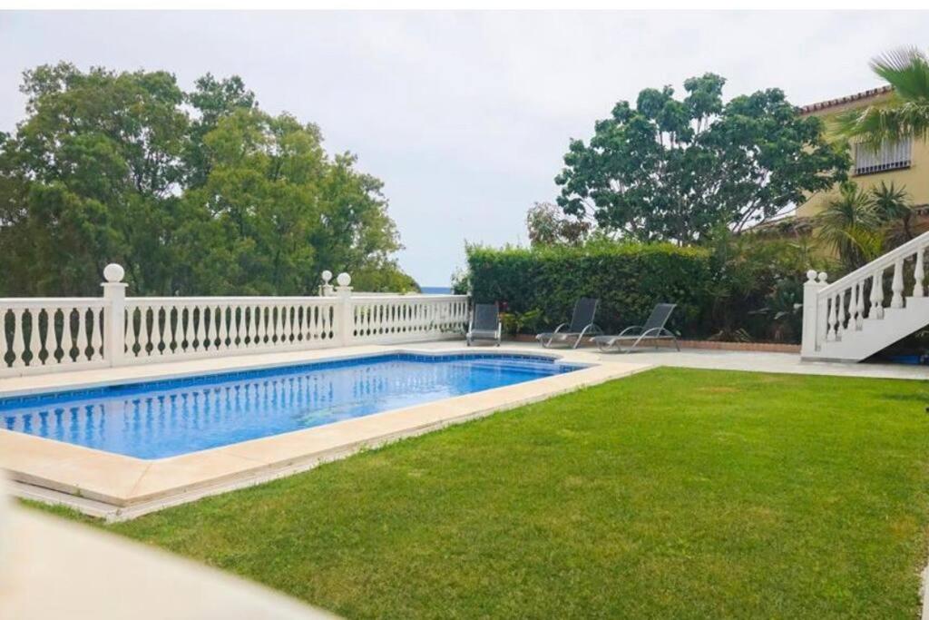 Bazén v ubytování Villa Torre Nueva, Mijas Costa nebo v jeho okolí
