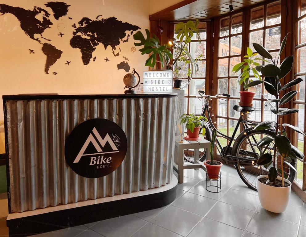 Đạp xe trong hoặc quanh Bike Hostel