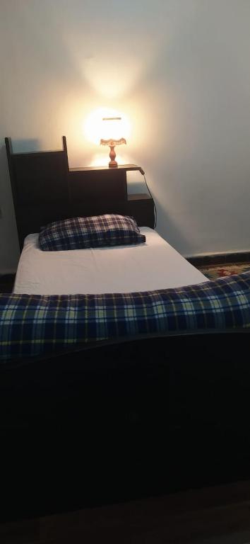 Postel nebo postele na pokoji v ubytování Chambre du jardin