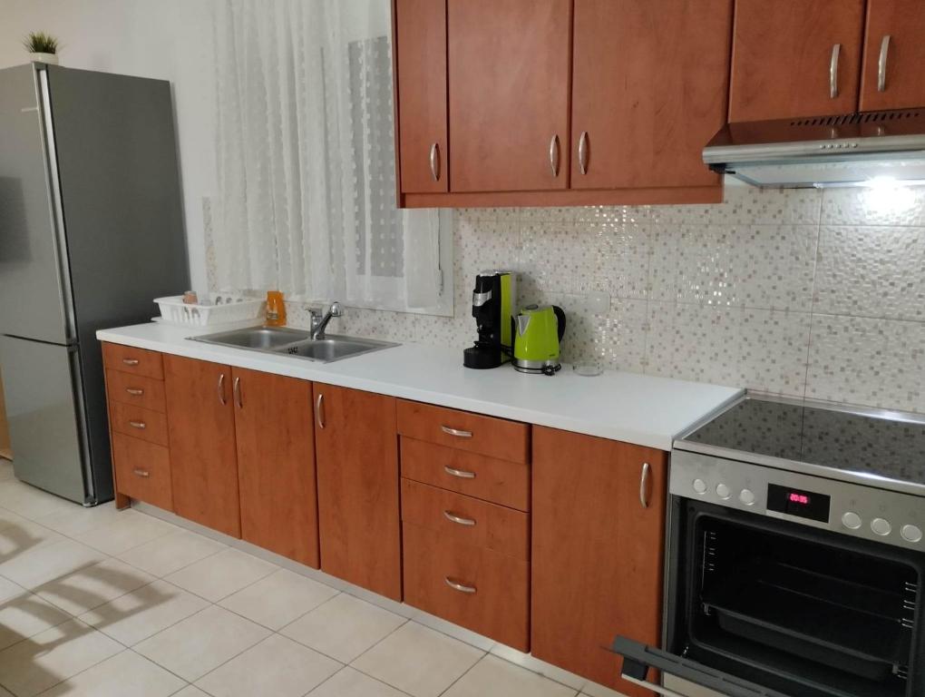 Kuchnia lub aneks kuchenny w obiekcie Emmanuela House with garden & sea view - Triopetra