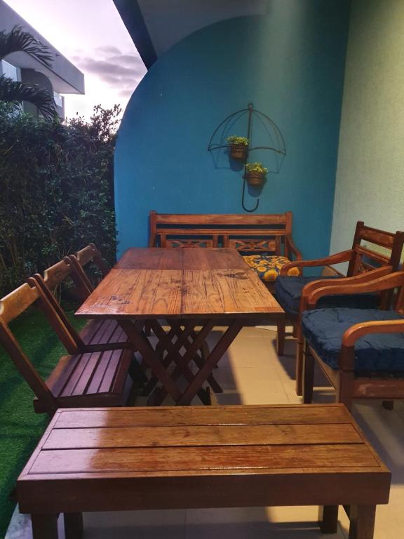 a wooden table and chairs sitting on a patio at EXCELENTE APARTAMENTO ENTRE A LAGOA E O MAR!!! in Arraial do Cabo