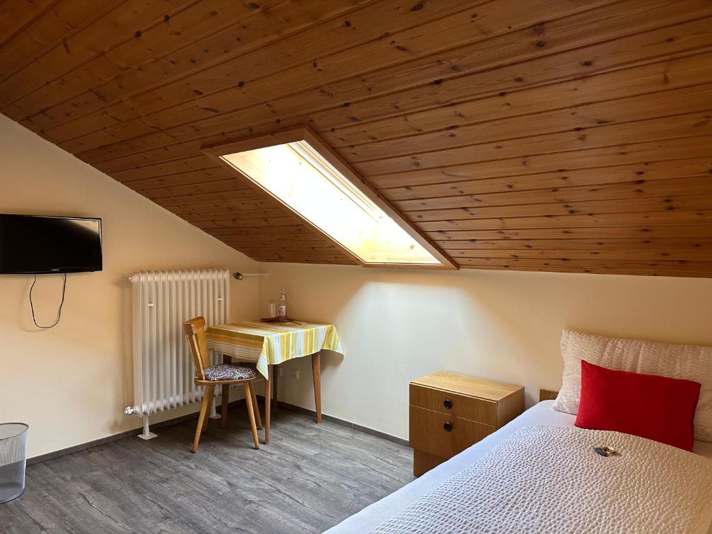 Pension Hubertus - Single Room With Bathroom
