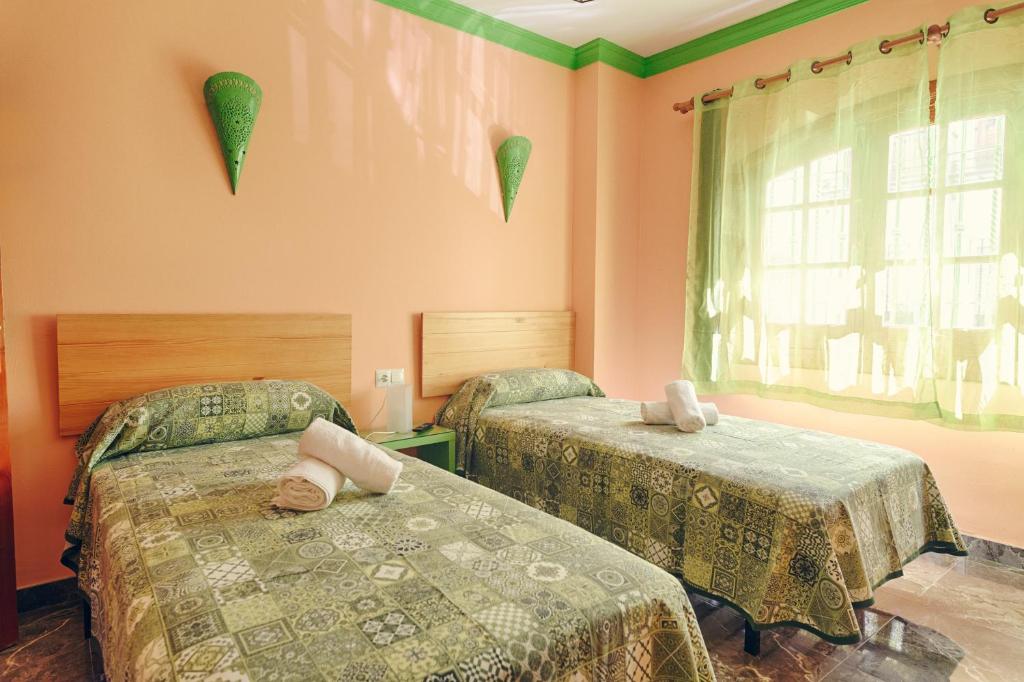 Charming Nerja Hostel - Twin Room With Shared Bathroom