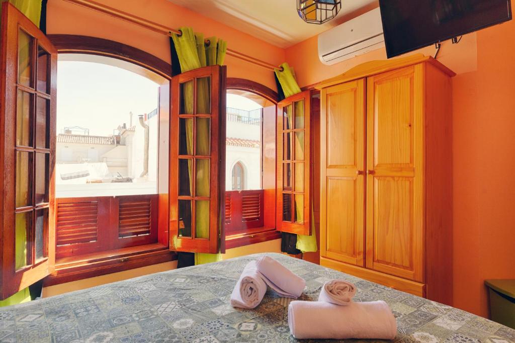 Charming Nerja Hostel - Double Room With Private Bathroom