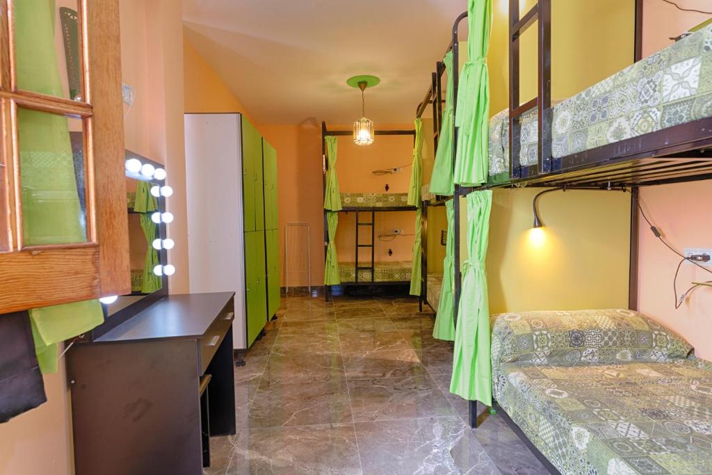 Charming Nerja Hostel - Bunk Bed In Female Dormitory Room