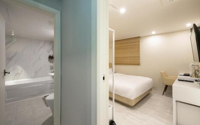 Postel nebo postele na pokoji v ubytování Hotel Yaja Gwangalli