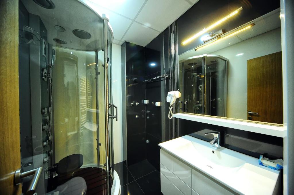 Garni Uni Elita Lux Hotel - Resim 22