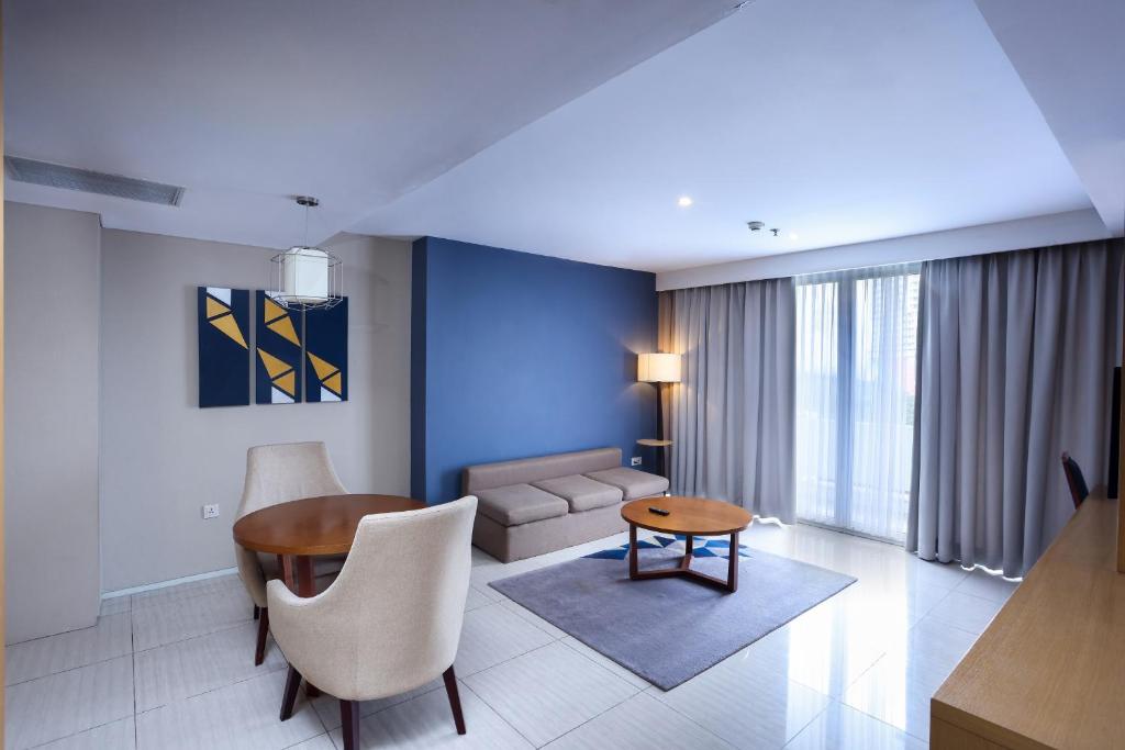 Swiss-Belhotel Pondok Indah - Business Suite