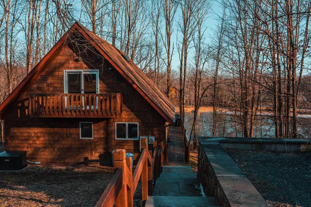 Lovely Liberty Chalet On the Waterfront during the winter