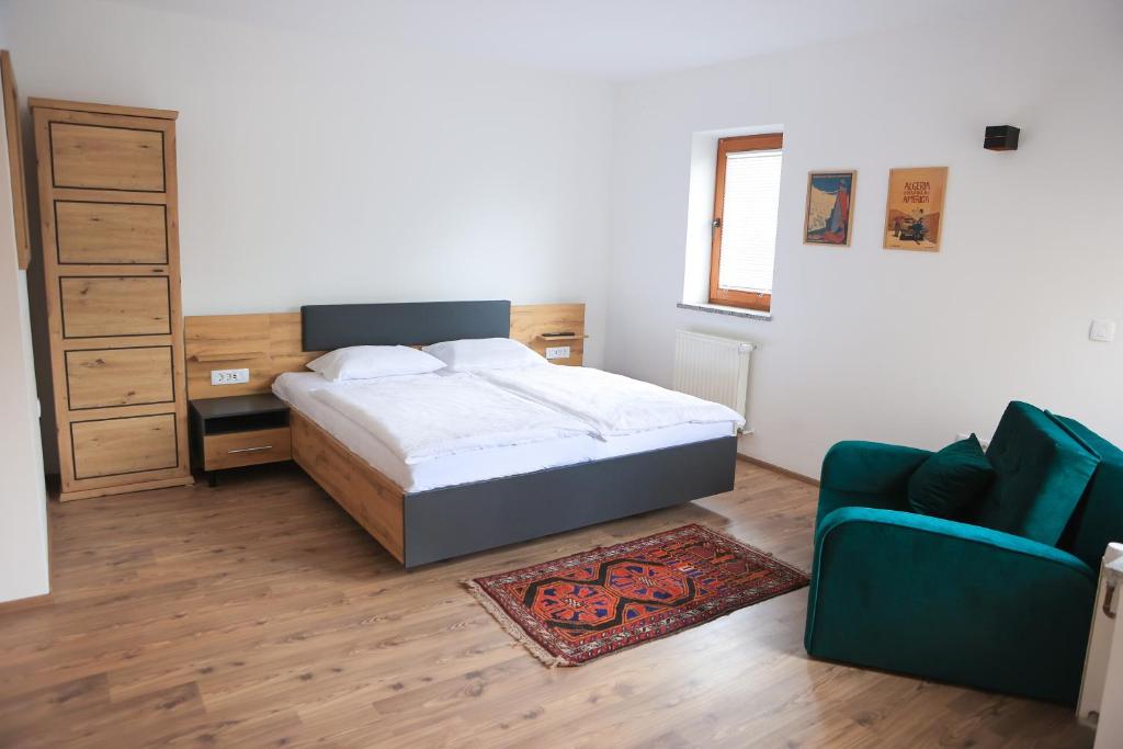 Postel nebo postele na pokoji v ubytování Apartments Katrca Bežigrad
