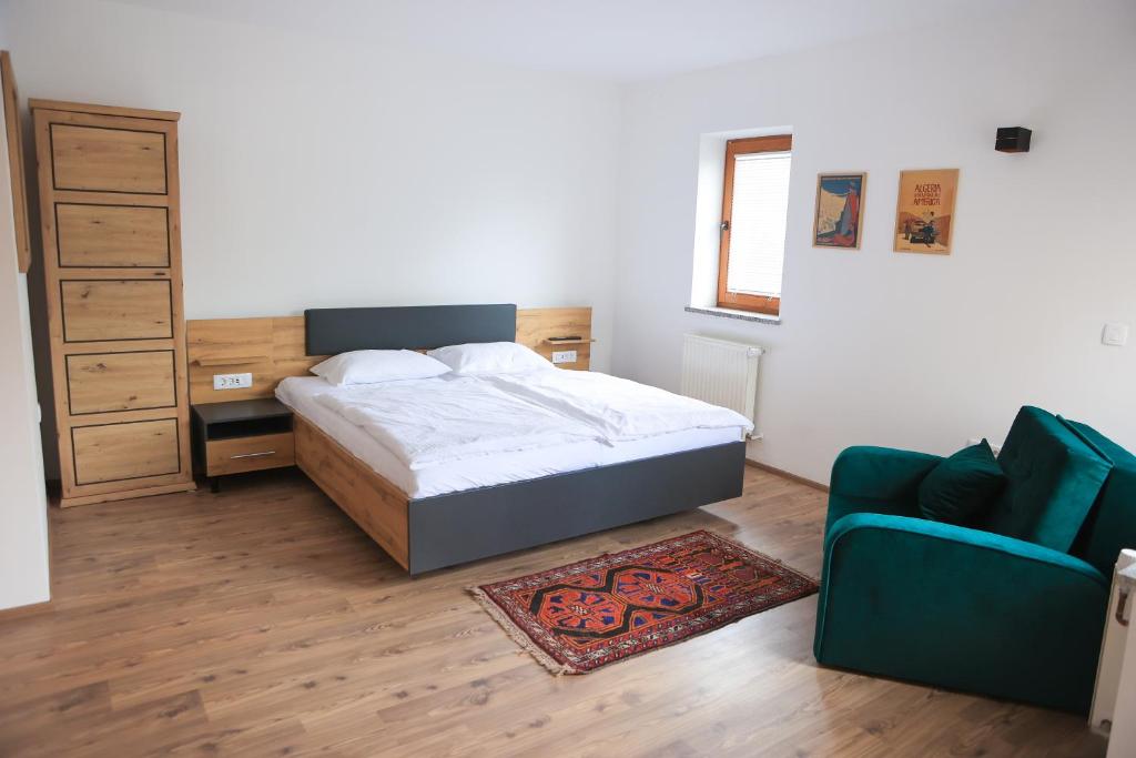 Postel nebo postele na pokoji v ubytování Apartments Katrca Bežigrad