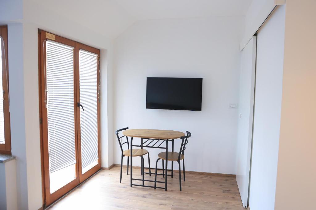 TV a/nebo společenská místnost v ubytování Apartments Katrca Bežigrad