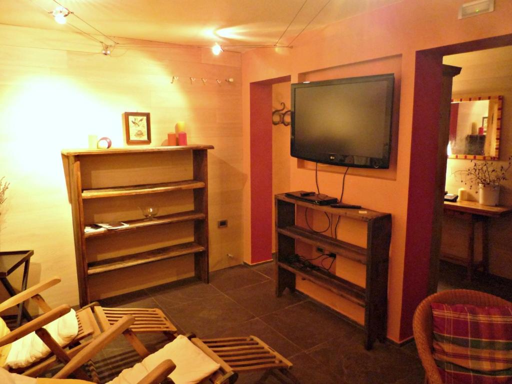 TV a/nebo společenská místnost v ubytování Bijou Hotel
