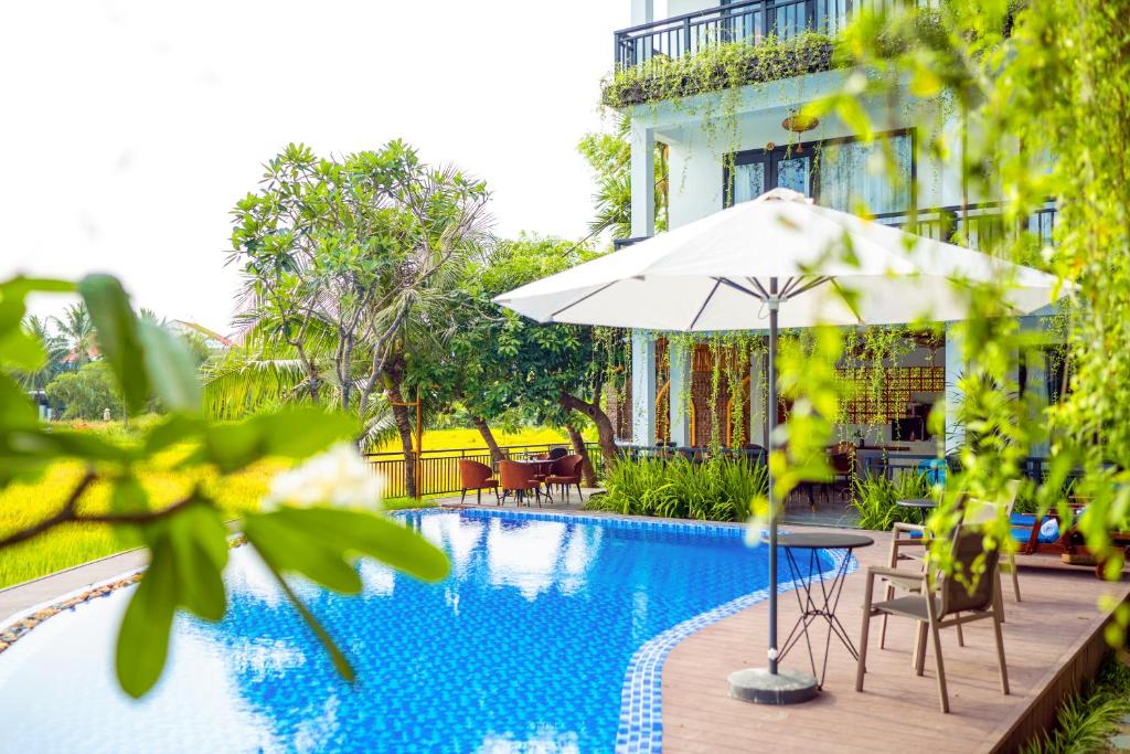 Bazén v ubytování Sunkised Paddy Hoi An Villa nebo v jeho okolí