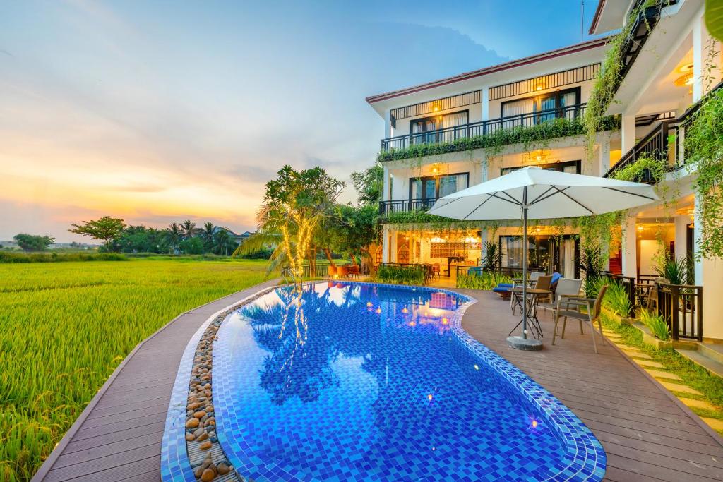 Bazén v ubytování Sunkised Paddy Hoi An Villa nebo v jeho okolí