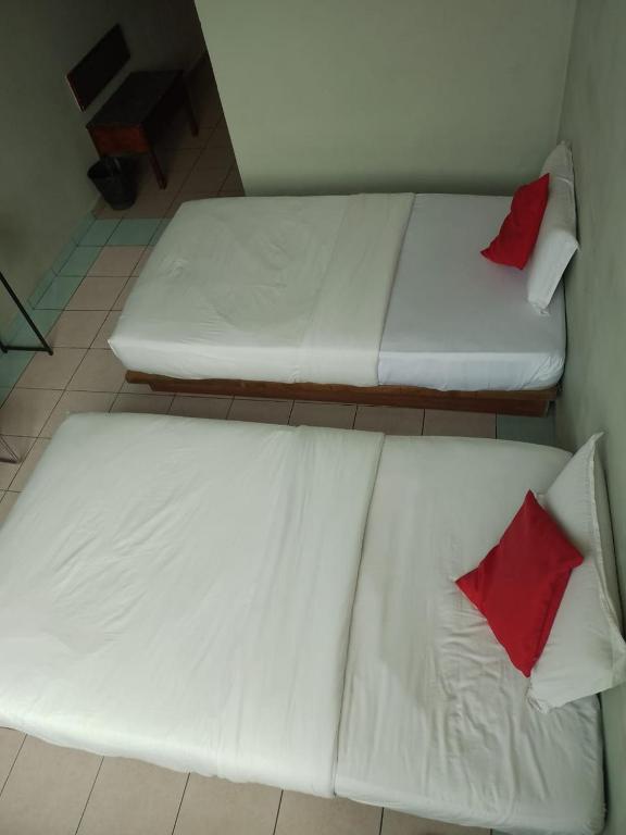 Postel nebo postele na pokoji v ubytování Highway Inn