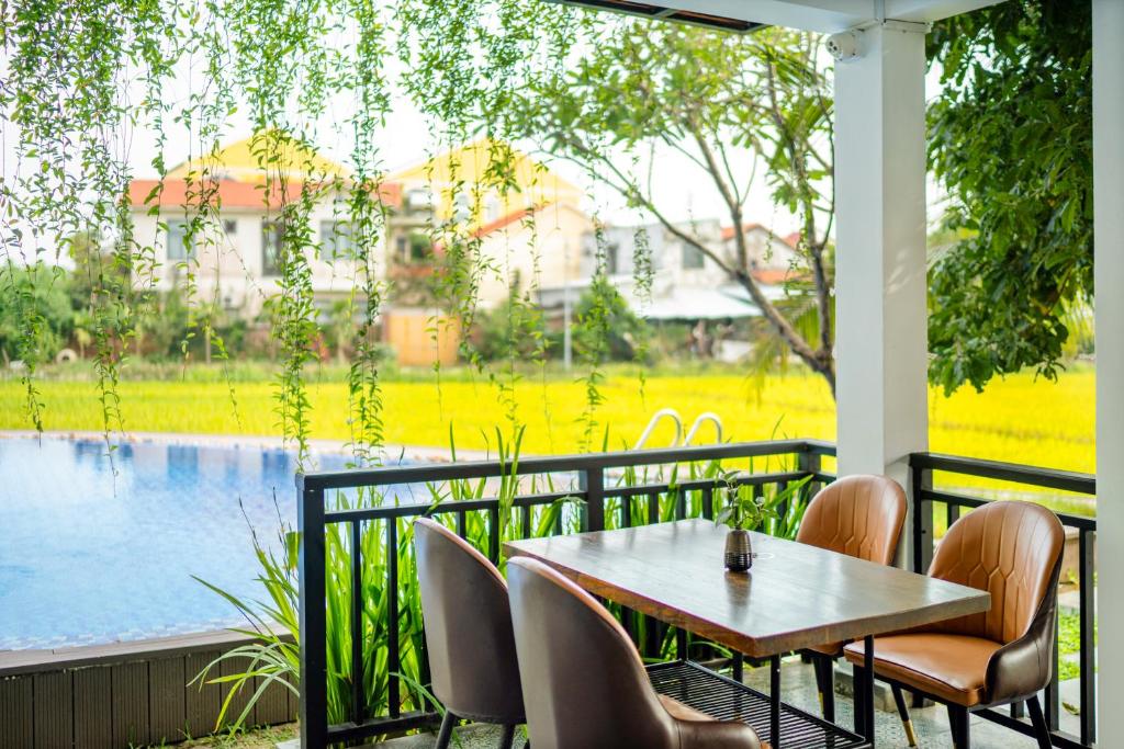 Bazén v ubytování Sunkised Paddy Hoi An Villa nebo v jeho okolí