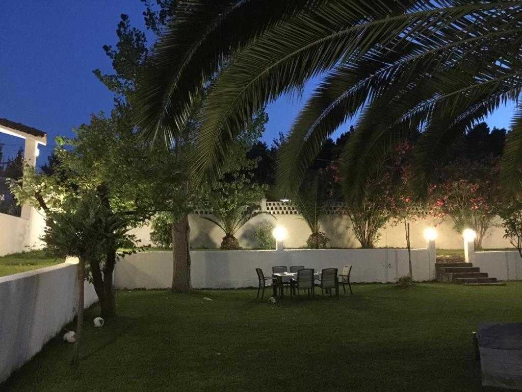 A garden outside Sea View Villa by Agora
