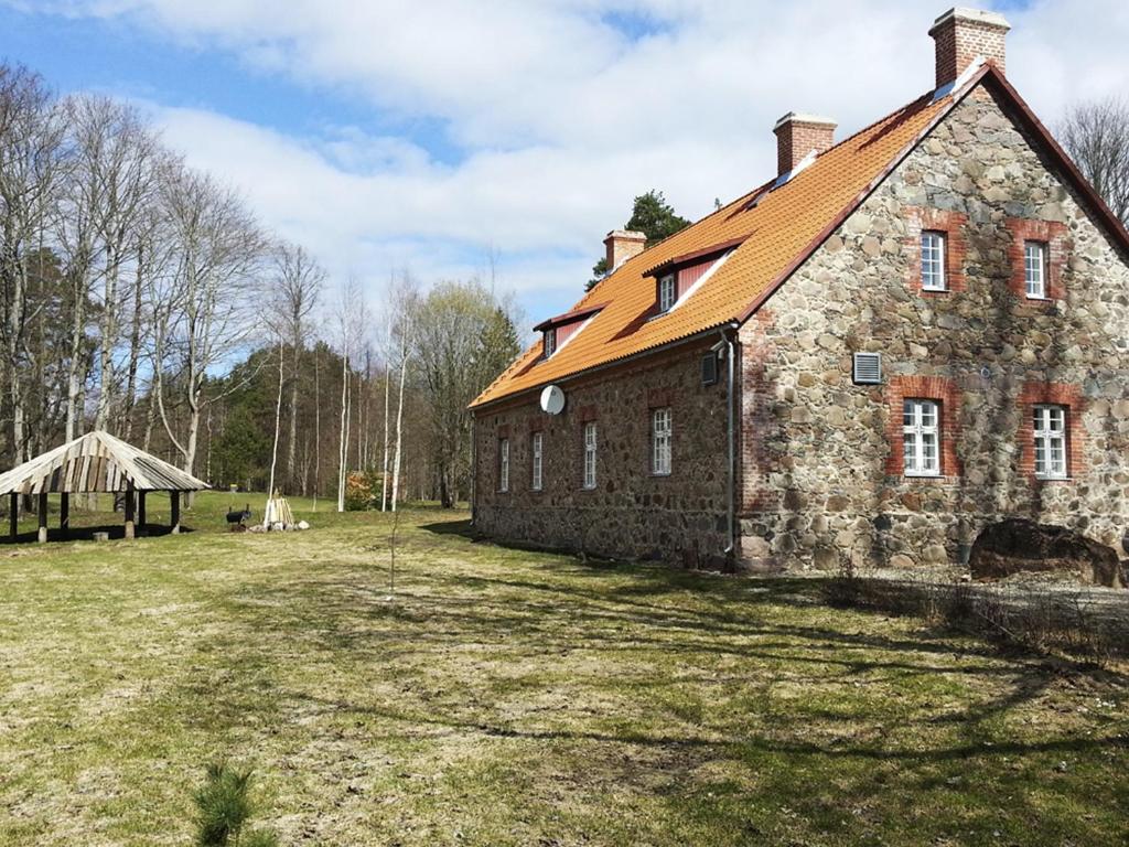 Hoone, kus külalistemaja asub