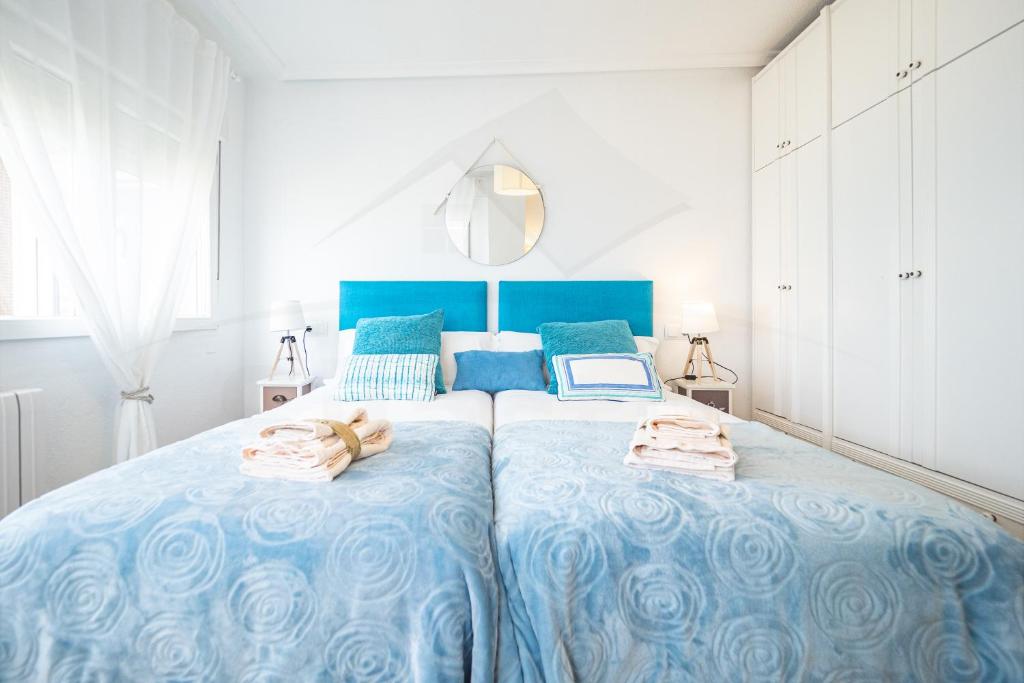 Кровать или кровати в номере Playa Apartamento Frente al mar