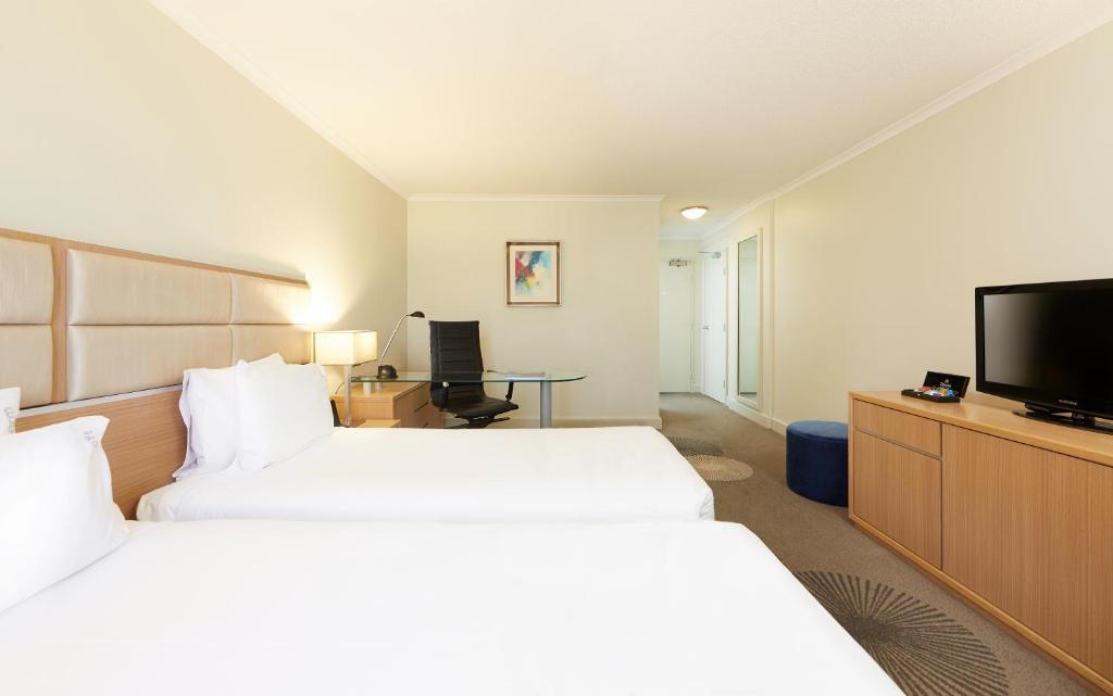Postel nebo postele na pokoji v ubytování Holiday Inn Parramatta by IHG