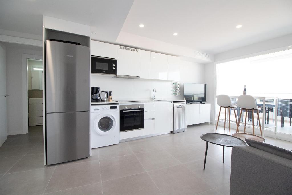 Kuchyňa alebo kuchynka v ubytovaní Global Properties, Apartamento de 2 habitaciones con gran terraza en Gran Canet