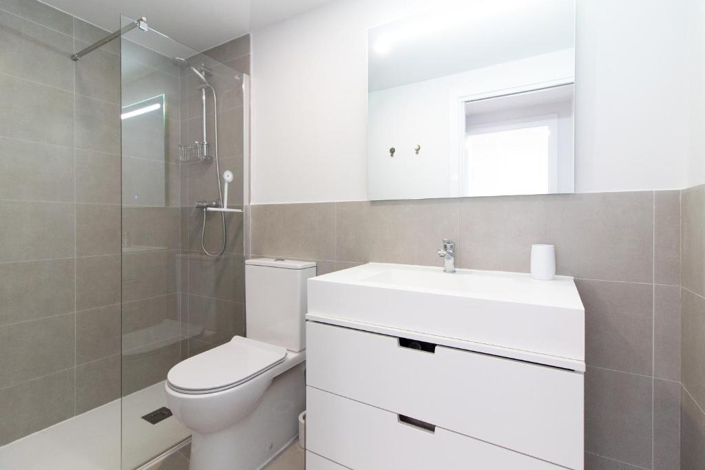 Kúpeľňa v ubytovaní Global Properties, Apartamento de 2 habitaciones con gran terraza en Gran Canet