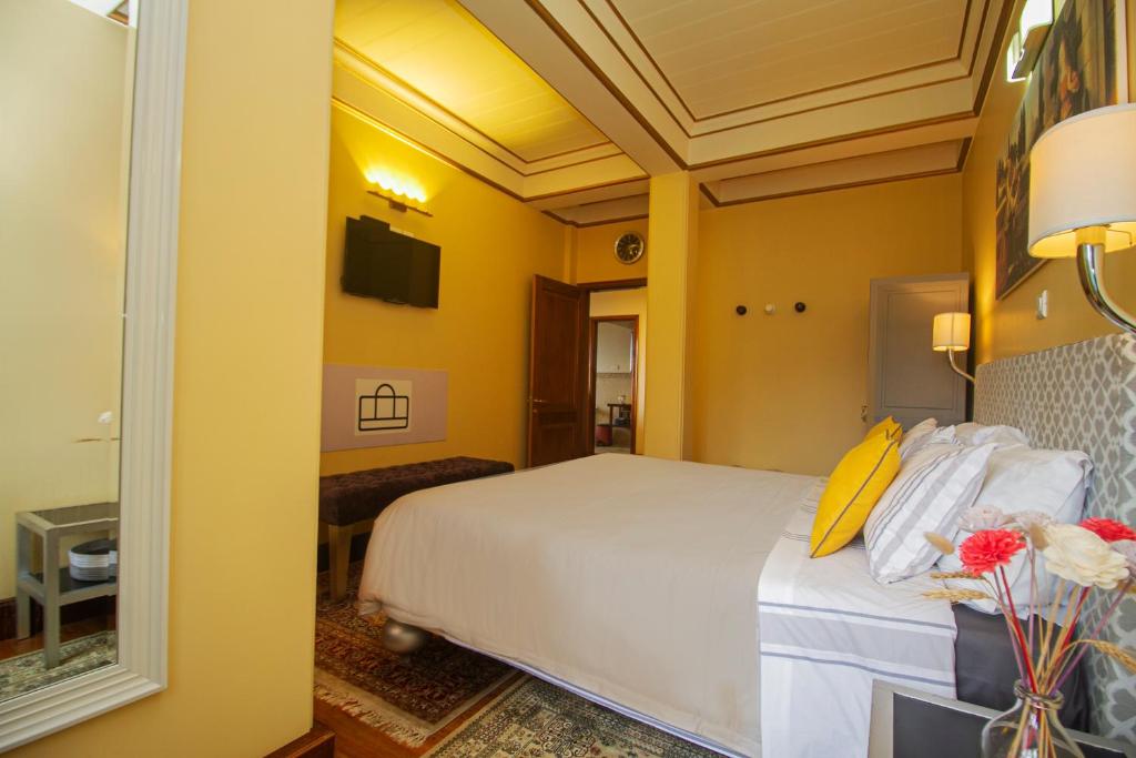 Postel nebo postele na pokoji v ubytování Amritara Luxury Villa Tosca, Gangtok