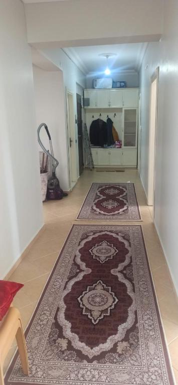 a hallway with a rug on the floor in a room at Antalya Konyaaltı'nda Geniş 3+1 Lüx Daire(Spacious 3+1 Luxury Flat in Antalya Konyaaltı) in Antalya