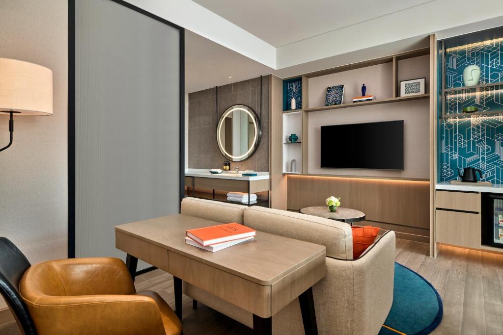 TV a/nebo společenská místnost v ubytování Artyzen Habitat Taopu Shanghai