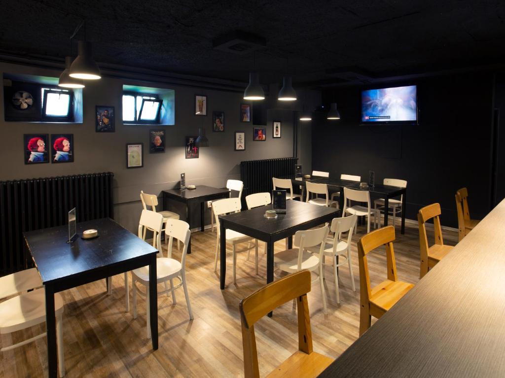 TV a/nebo společenská místnost v ubytování Patio Hostel