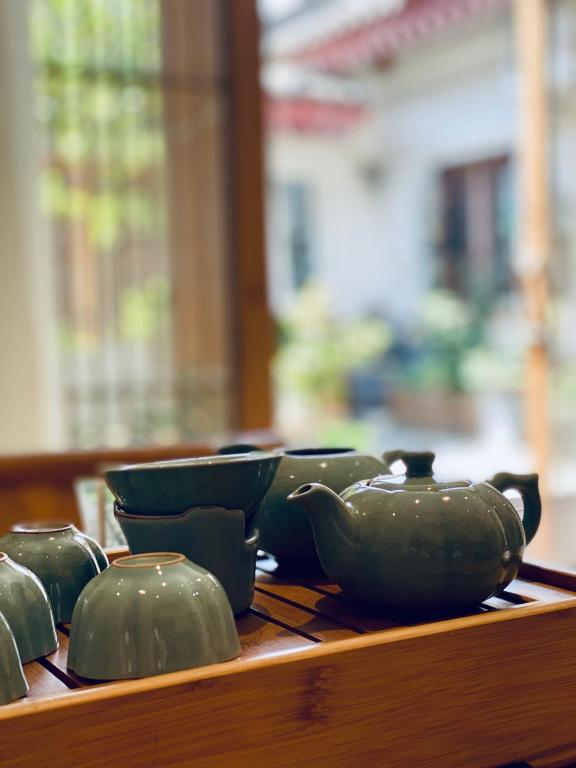 Příslušenství pro přípravu čaje a kávy v ubytování Xi'an Simple Palace