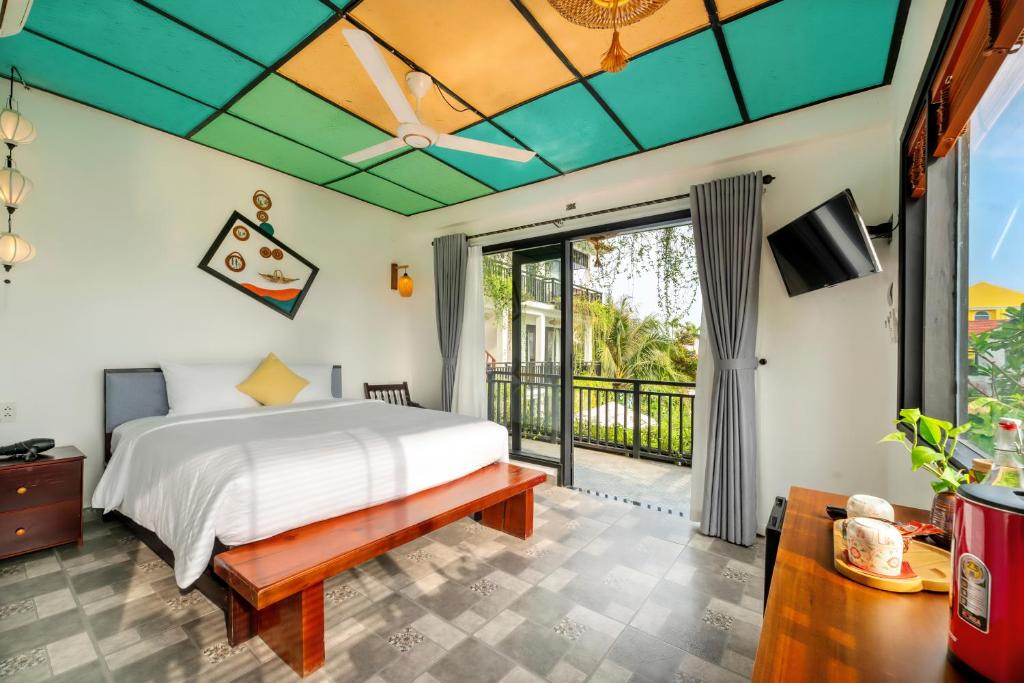 Postel nebo postele na pokoji v ubytování Sunkised Paddy Hoi An Villa