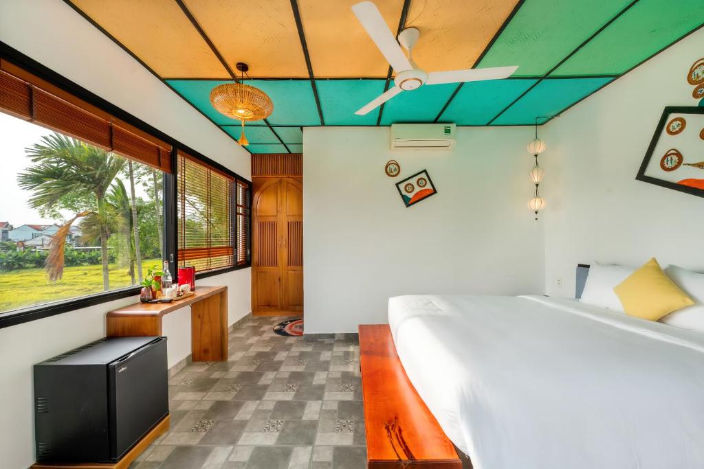 Postel nebo postele na pokoji v ubytování Sunkised Paddy Hoi An Villa