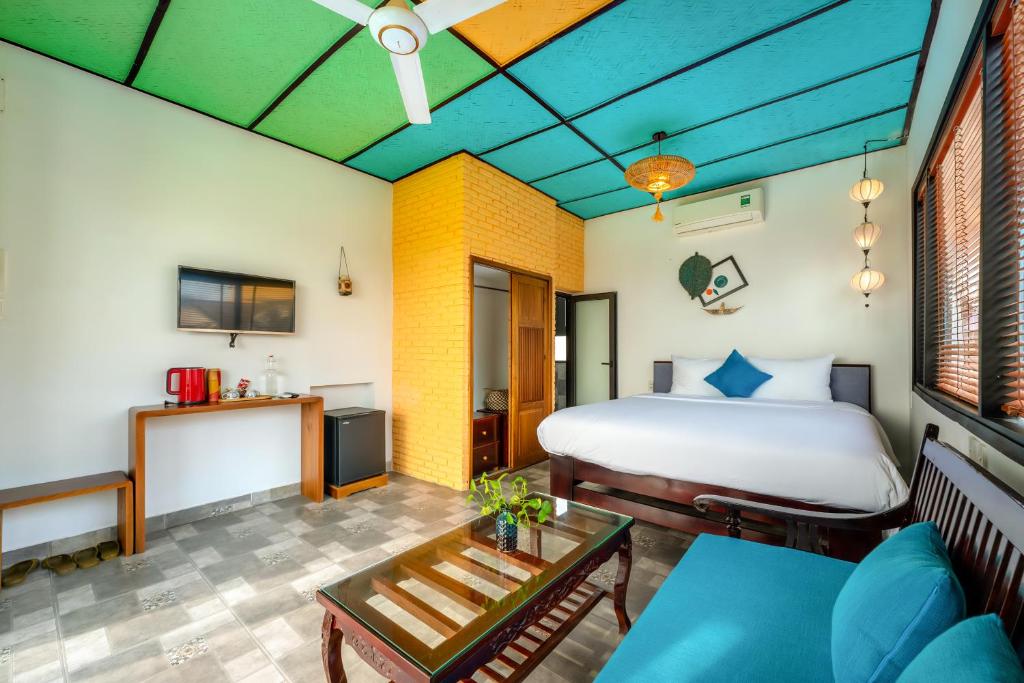 Postel nebo postele na pokoji v ubytování Sunkised Paddy Hoi An Villa