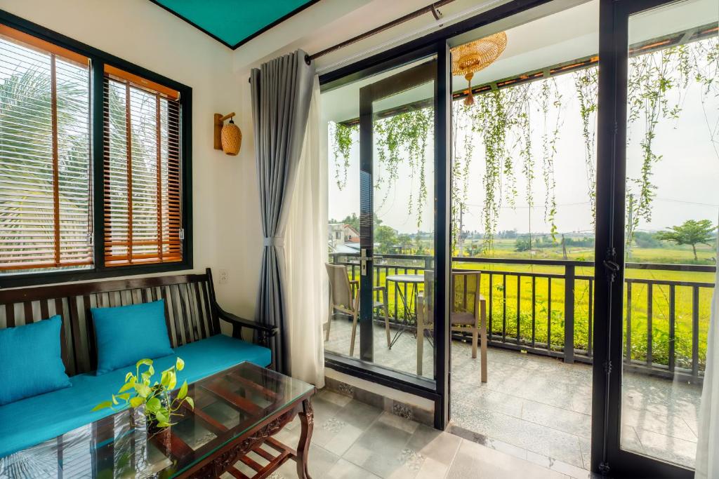 Balkón nebo terasa v ubytování Sunkised Paddy Hoi An Villa