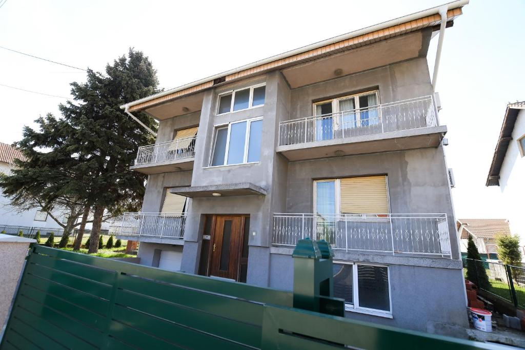 Budova, kde se apartmán nachází