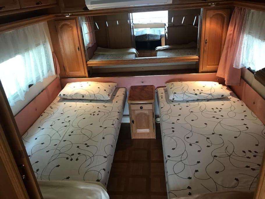 Postel nebo postele na pokoji v ubytování Aigeas Camping