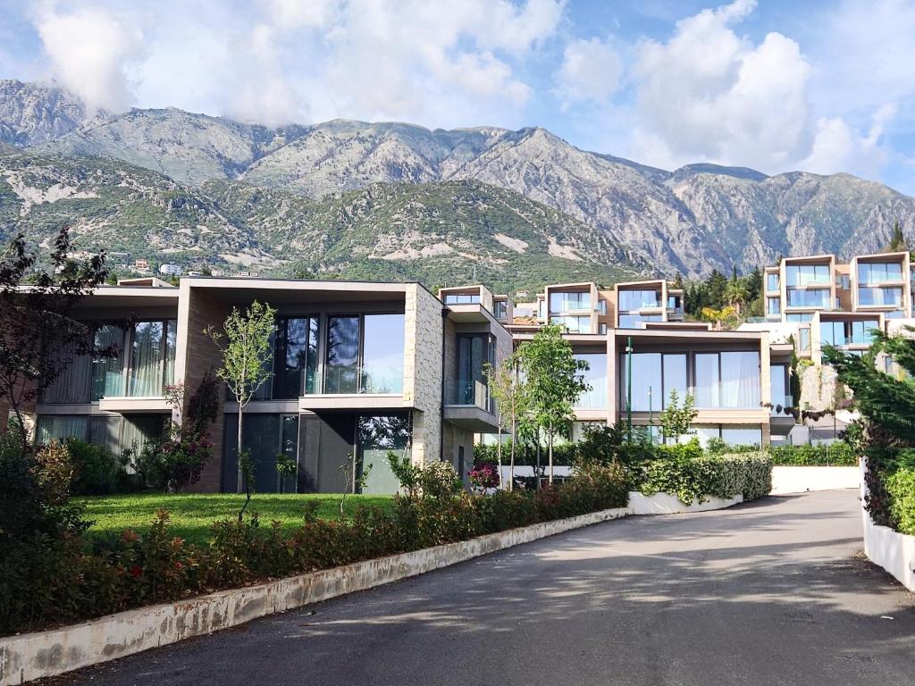 Luxury sea view apartment with private beach just a few steps from the center - Image 5