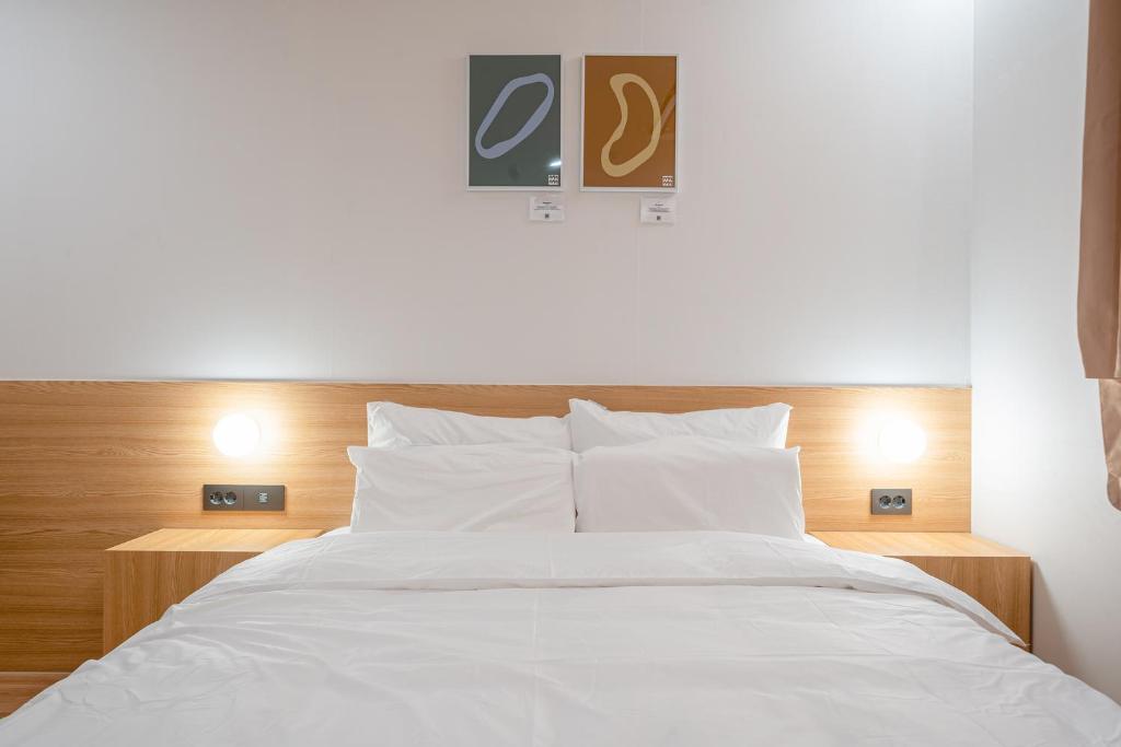 Postel nebo postele na pokoji v ubytování Aank Hotel Daejeon Yongjeon 2nd