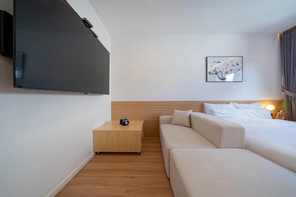 TV a/nebo společenská místnost v ubytování Aank Hotel Daejeon Yongjeon 2nd