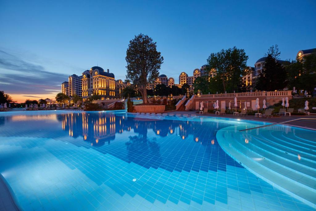 Bazén v ubytování Dreams Sunny Beach Resort and Spa - Premium All Inclusive nebo v jeho okolí