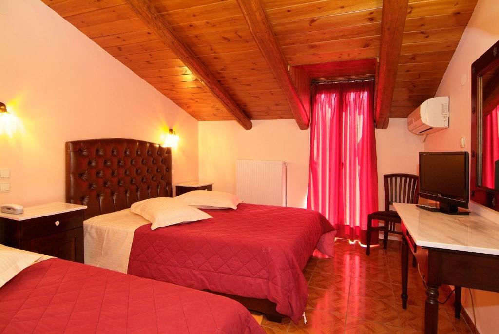 Postel nebo postele na pokoji v ubytování Hotel Varonos