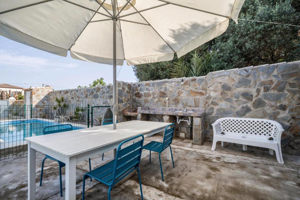 Bazén v ubytování La Casita Azul - Mayores de 25 nebo v jeho okolí