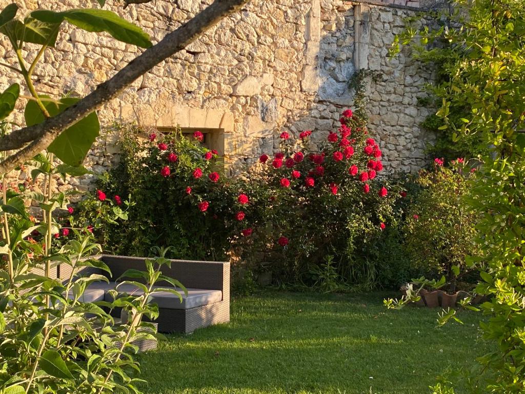 Κήπος έξω από το Gîte Evasion de la Maison Blanche 4p