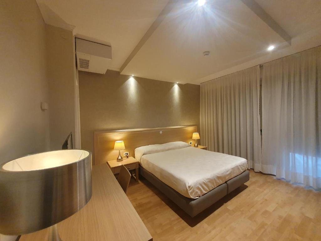 Postel nebo postele na pokoji v ubytování Hotel Eurovil Garni