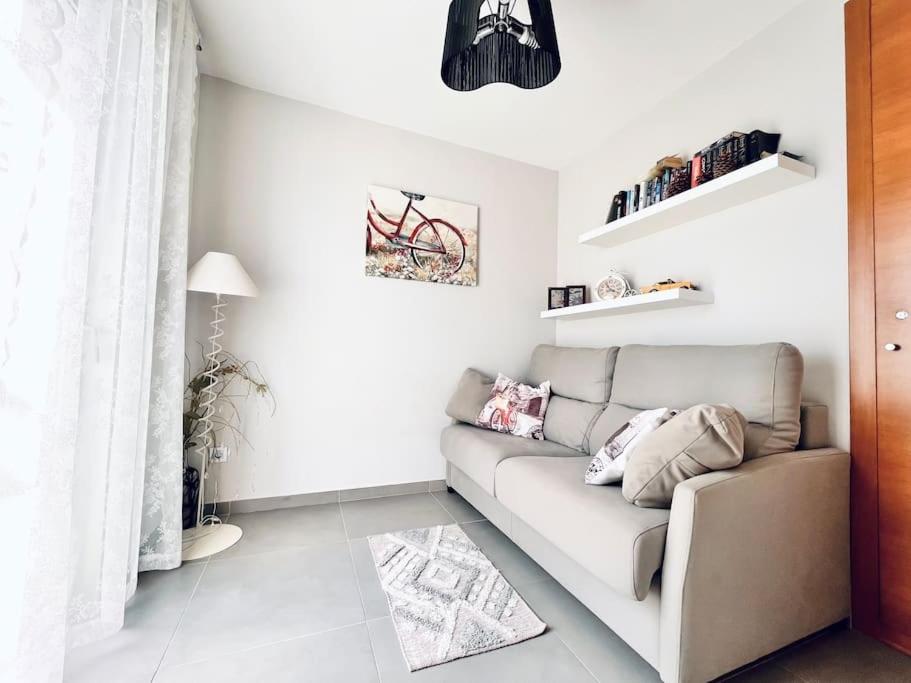 Posedenie v ubytovaní Sea View 2-bedrooms Apartment