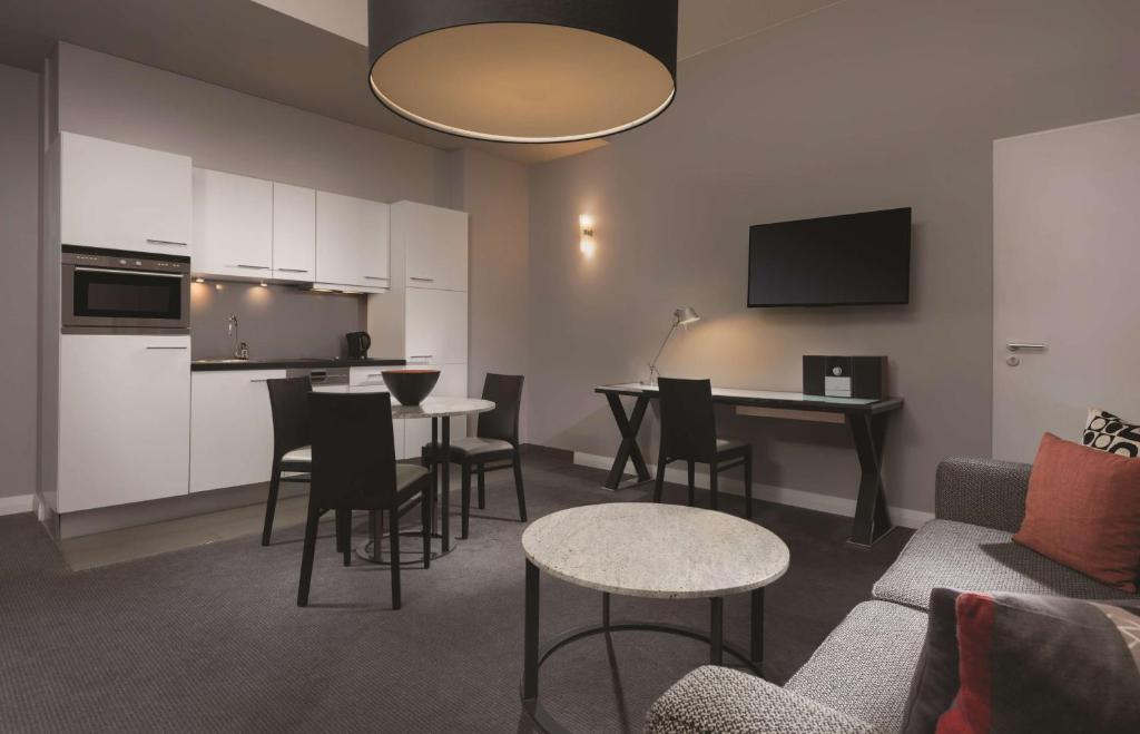 Adina Apartment Hotel Berlin Checkpoint Charlie - Resim 26