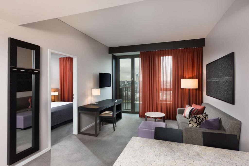 Adina Apartment Hotel Frankfurt Neue Oper - Resim 18