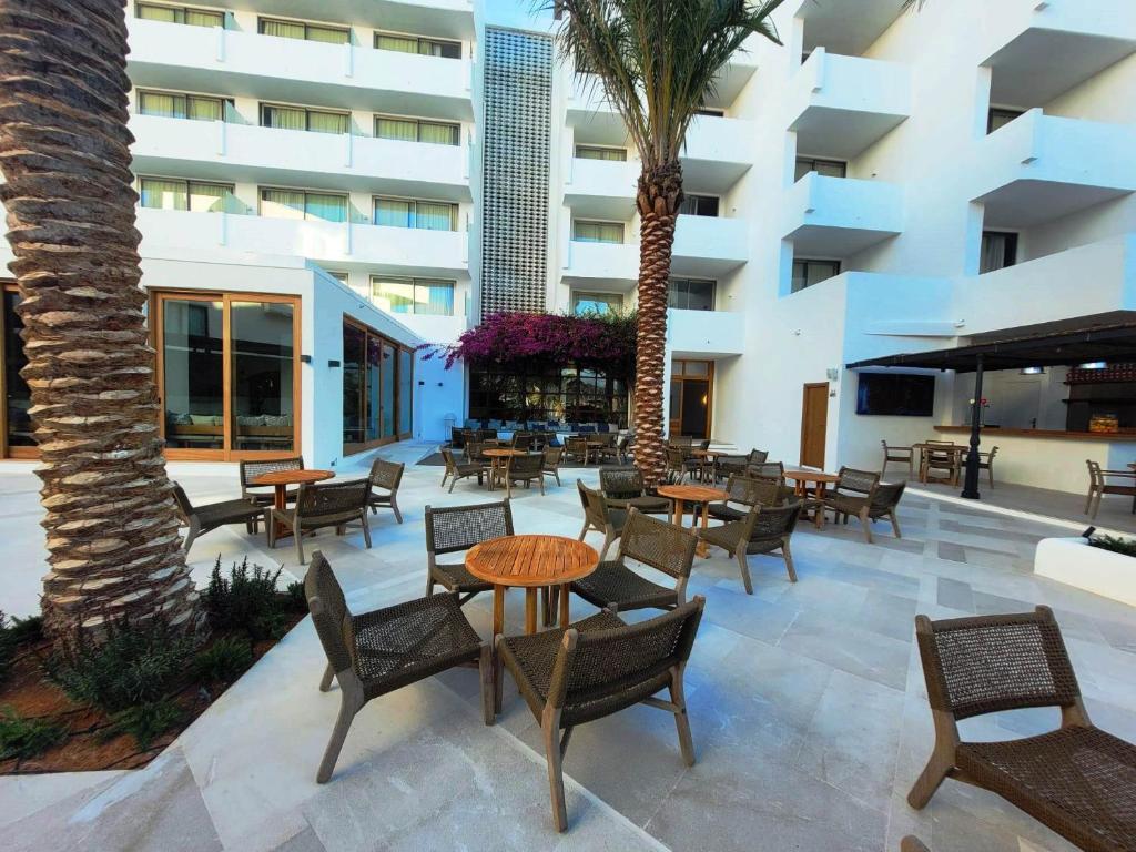 Hotel Tres Torres, Santa Eularia des Riu – Güncel 2023 Fiyatları